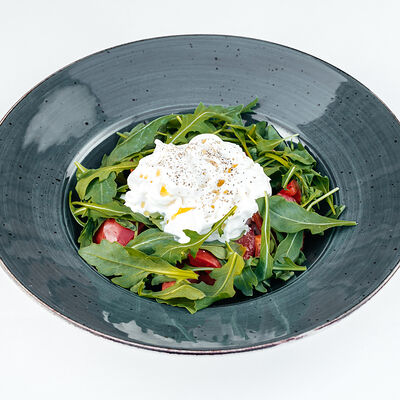 Салат со страчателлой и руколой в Магадан по цене 690 ₽