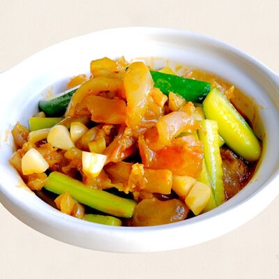 Тушеные говяжьи сухожилия с чесноком в Золотая панда по цене 2379 ₽