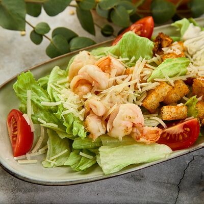 Салат Цезарь с креветками в Sushist по цене 530 ₽