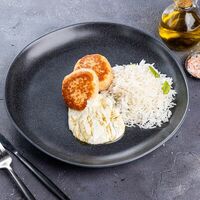 Котлеты из лосося и судака с соусом ремулад и имбирным медом в Encore Cafe