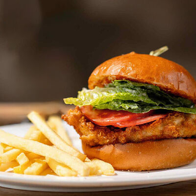 Бургер Цезарь в Перчини по цене 830 ₽