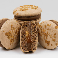 Макарон Сникерс в Etika Bistro