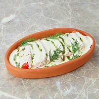 Форель запеченная с томатами в Mamito