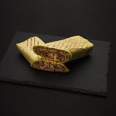 Шаурма со свининой в сырном лаваше в Шашлычный дворик по цене 350 ₽