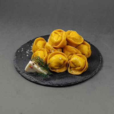 Пельмени с курицей и соусом песто S в Вкусная усадьба по цене 390 ₽