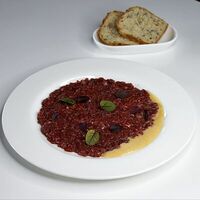 Тартар из лопатки бычка в Стейк & Эггс