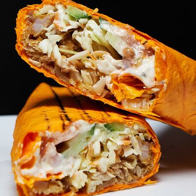 Двойная шаверма с курицей в сырном лаваше в ВКУСНО по цене 553 ₽