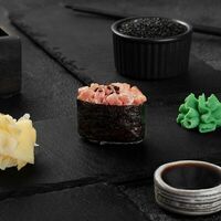 Гункан Тунец спайси в Маэстро Kaiseki Ryori