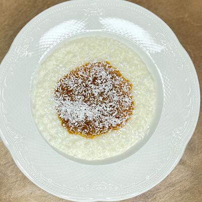 Рисовая каша с манго и кокосовой стружкойв Брусена по цене 400 ₽