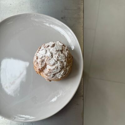 Пирожное шу в Grey coffee по цене 150 ₽