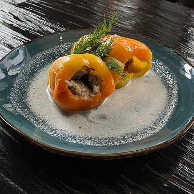 Перец, фаршированный мясом, рисом и луком в Длинный нос по цене 370 ₽