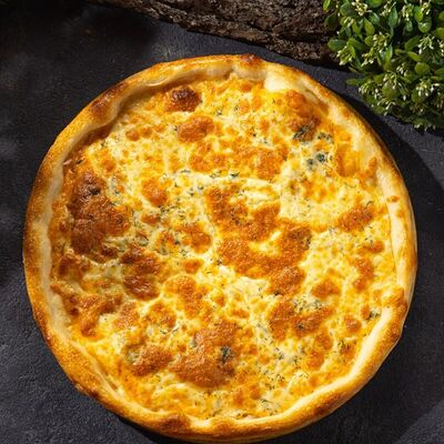 Пицца Сулугуни в Пилигрим по цене 700 ₽