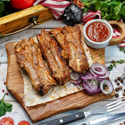 Шашлык из бараньих ребер в Ананури по цене 710 ₽