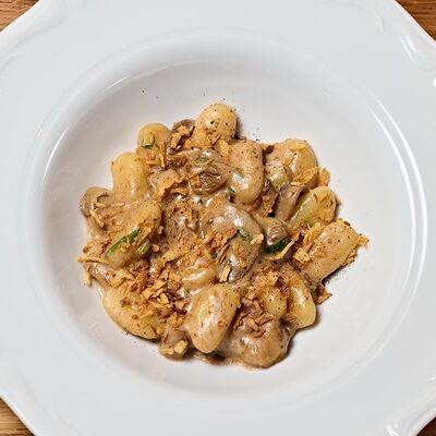 Блюдо Ньокки с белыми грибами в Кафе Итальянцы по цене 590 ₽