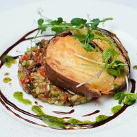 Печеный сыр Аланталь с овощным тартаром в Cafeshion