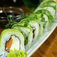 Ролл с огурцом в Eva bistro