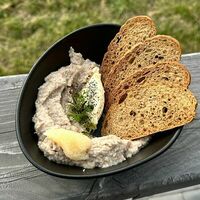 Форшмак из сельди с икрой и гренками в Причал by АкваЛэнд