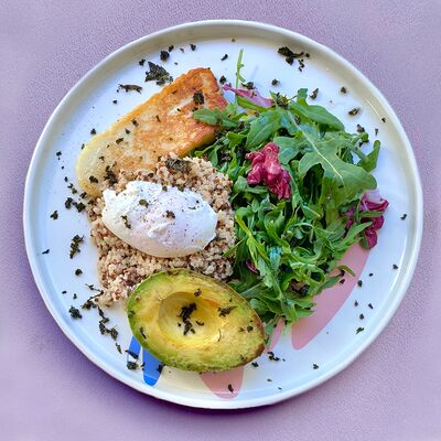 Киноа с халуми и авокадо в Кружок по цене 760 ₽