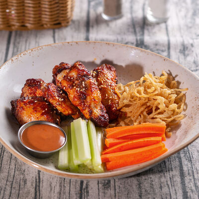 Куриные крылышки Баффоло в Mollie’s Mews по цене 720 ₽