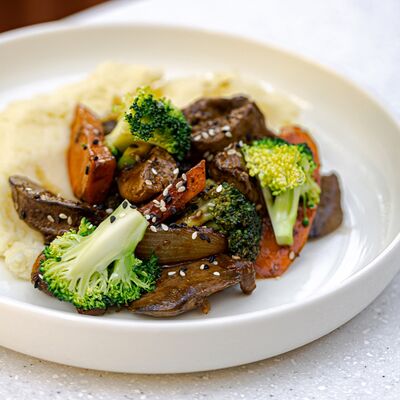 Куриная печень в устричном соусе в Рогалик по цене 195 ₽