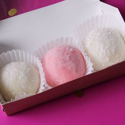 Набор Моти бело-розовый 3 в Miracle bakery по цене 1190 ₽