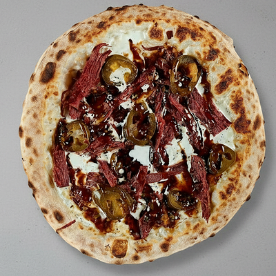 Пицца с пастрами из говядины, квашеной капустой и халапеньо в Кафе Итальянцы по цене 1020 ₽