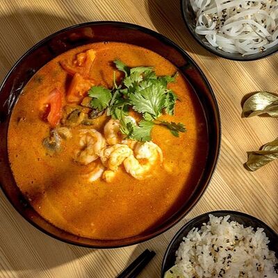 Суп Том ям с креветками в Рамен между нами по цене 1130 ₽