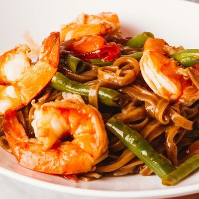 Удон с креветками в Crazy Brothers! 4-х этажная Пицца по цене 610 ₽