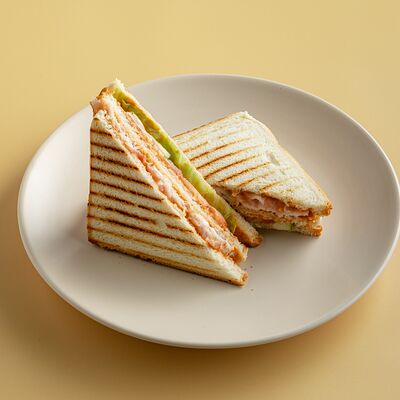 Клаб-сэндвич с курицей и беконом в Coffeeshop Company по цене 600 ₽