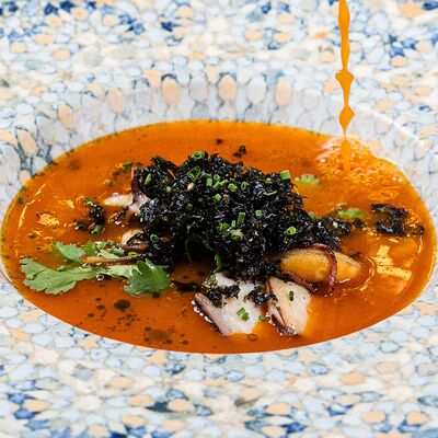 Томатный суп с морепродуктами в Meetino по цене 970 ₽