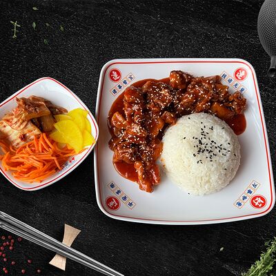 Курица в сладко-остром соусе яннем в Пусан по цене 690 ₽