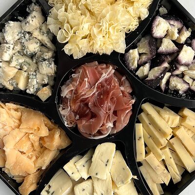 Сырная тарелка Гурман в Скажите сыр! по цене 6240 ₽