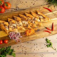 Мини-пиде с пепперони в Red Mangal
