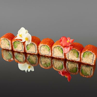 Ролл Калифорния с камчатским крабом в OUGI по цене 1550 ₽