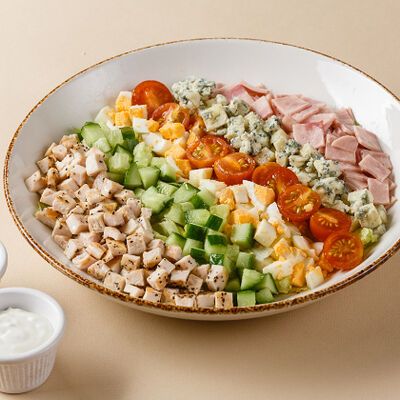 Кобб раунд салат в T.G.I. Friday's по цене 799