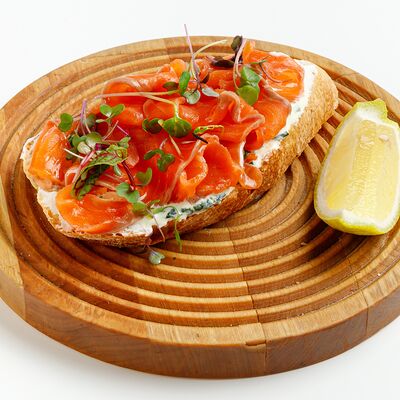 Брускетты с диким лососем в Эй, Джованни! по цене 725 ₽