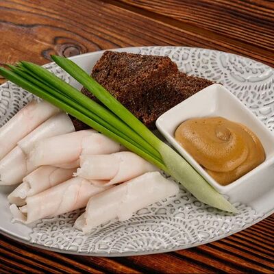 Закуска из домашнего сала с чесночными гренками и горчицей в Arnamal по цене 280 ₽