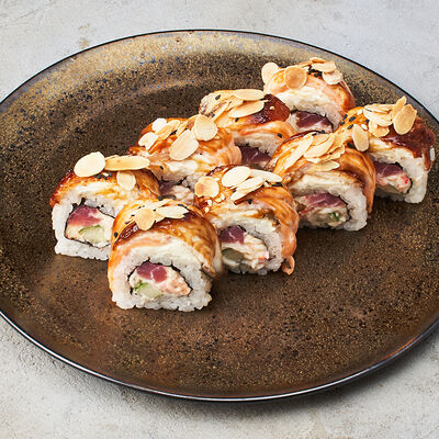 Королевский ролл с угрем и лососем в Gaijin по цене 1400 ₽