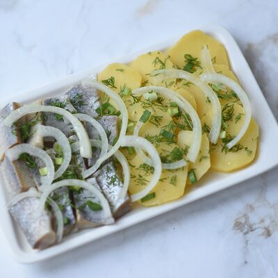 Сельдь слабого посола с отварным картофелем в Сметана на Б. Садовой по цене 349 ₽