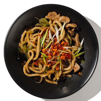 Вок со свининой и грибами муэр в соусе терияки в Песто Тесто по цене 660 ₽