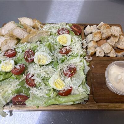 Салат Цезарьв Ave Coffee по цене 390 ₽