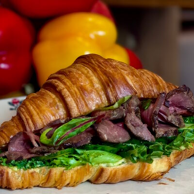 Круассан с ростбифом в Сыроварня по цене 780 ₽