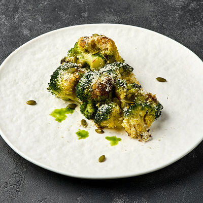 Брокколи с сырным соусом и пармезаном в Urartu по цене 470 ₽