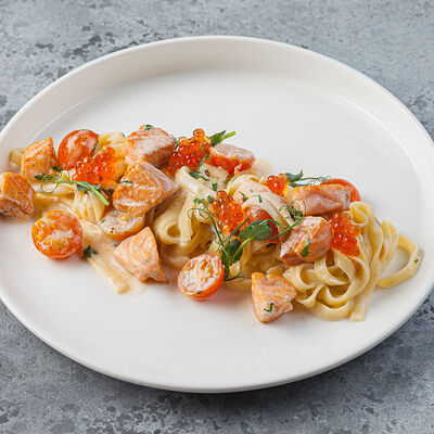 Тальятелле с лососем и красной икрой в Terra&Mare по цене 890 ₽
