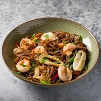 Гречневая лапша с креветками в Mendon