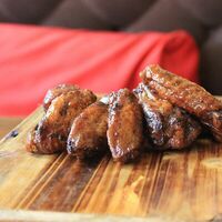 Крылышки Баффало в Smug BBQ Bar