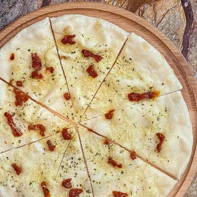 Фокачча с вялеными томатами в Wine room gallery по цене 390 ₽