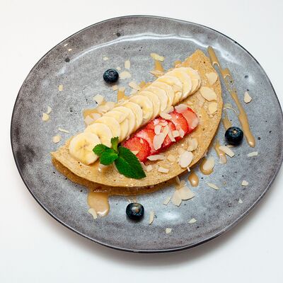 Овсяный блин Light с соусом и ягодами в The art cafe по цене 475 ₽