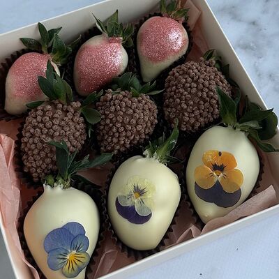 Клубника в шоколаде V’5 в Allowberry по цене 3400 ₽