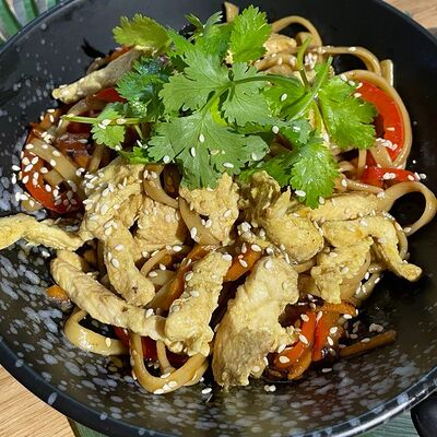 Лапша с курицей в Wok Street по цене 399 ₽
